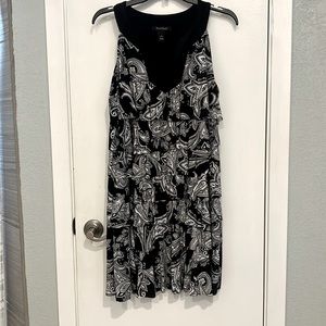 White House Black Market, sz L, tiered ruffle dress.